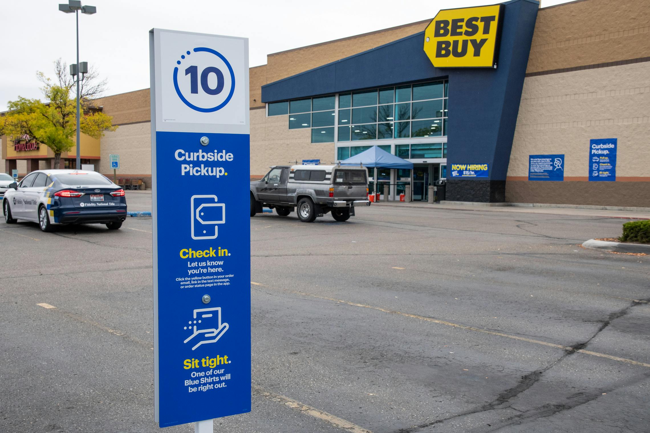 HOW IT Works: These 18 Garden State Plaza Stores Offering Curbside Pickup