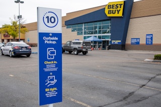 Best buy store front with curbside pickup sign.