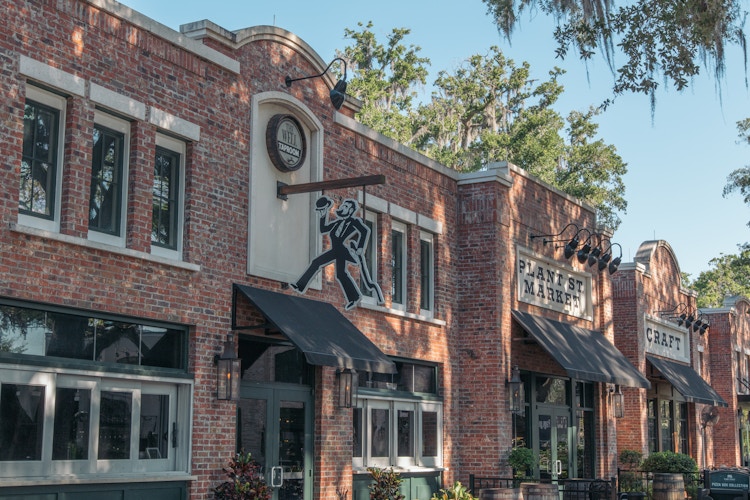 Craft brewery and food eateries serving food and beer at the Plant Street Market in historic downtown Winter Garden