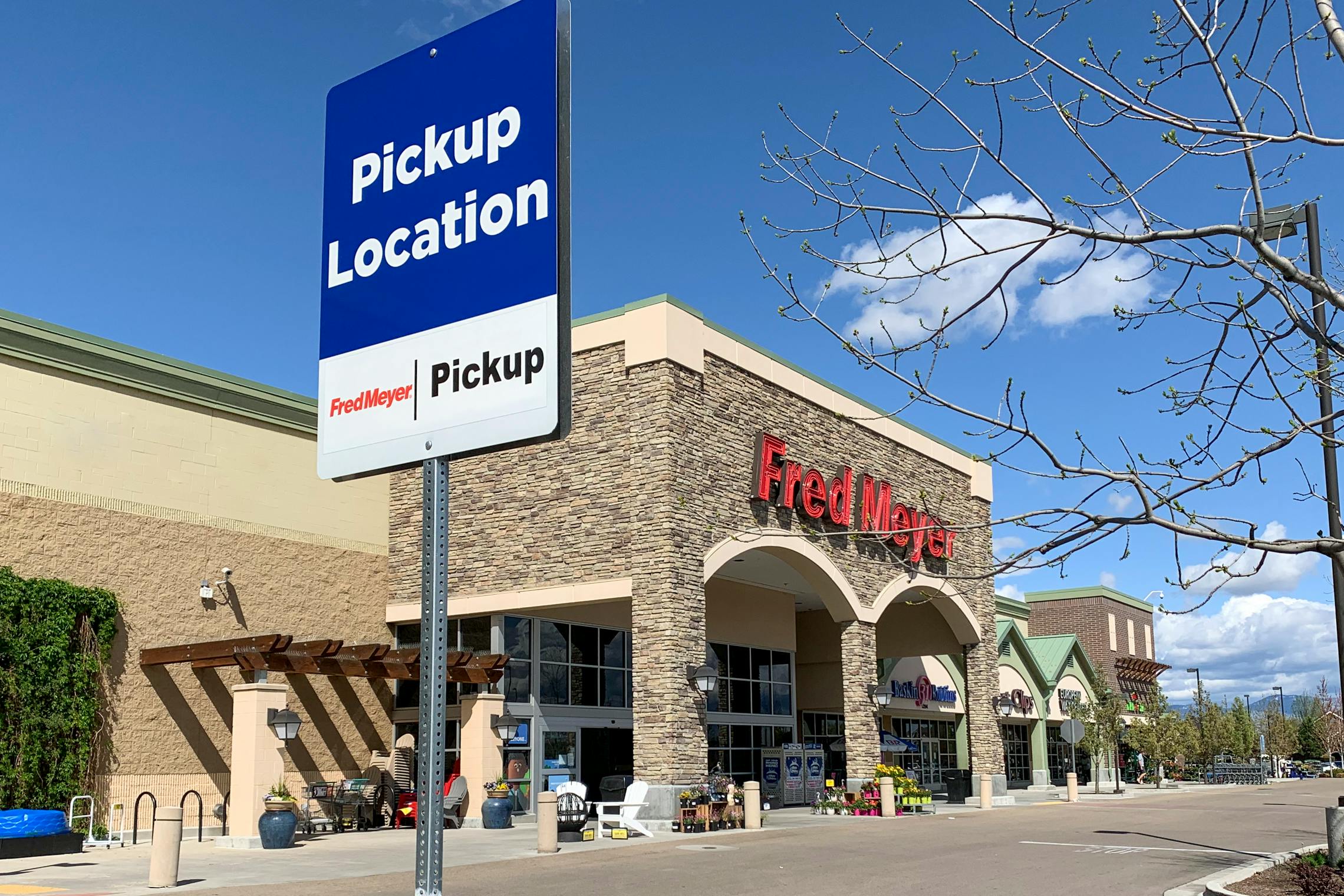 Fred Meyer Pickup Groceries Wkcn fred-meyer-pickup-groceries-wkcn