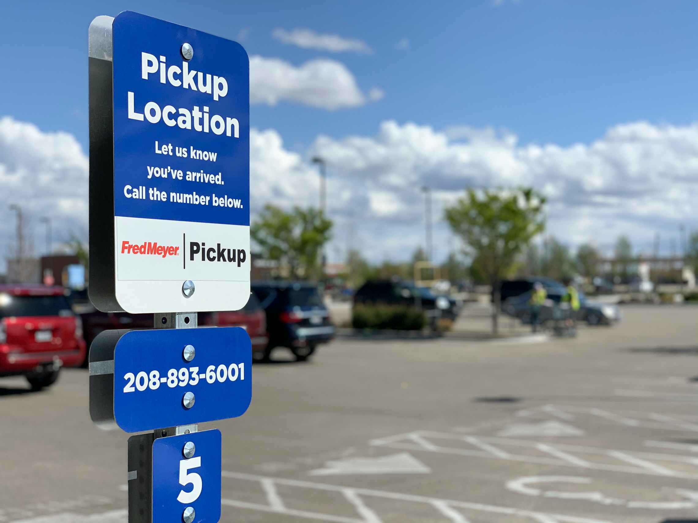 A pickup location sign in the Fred Meyer parking lot.