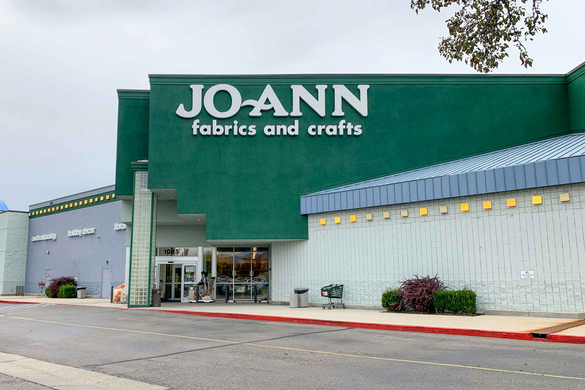 Joann fabric and craft store, store front