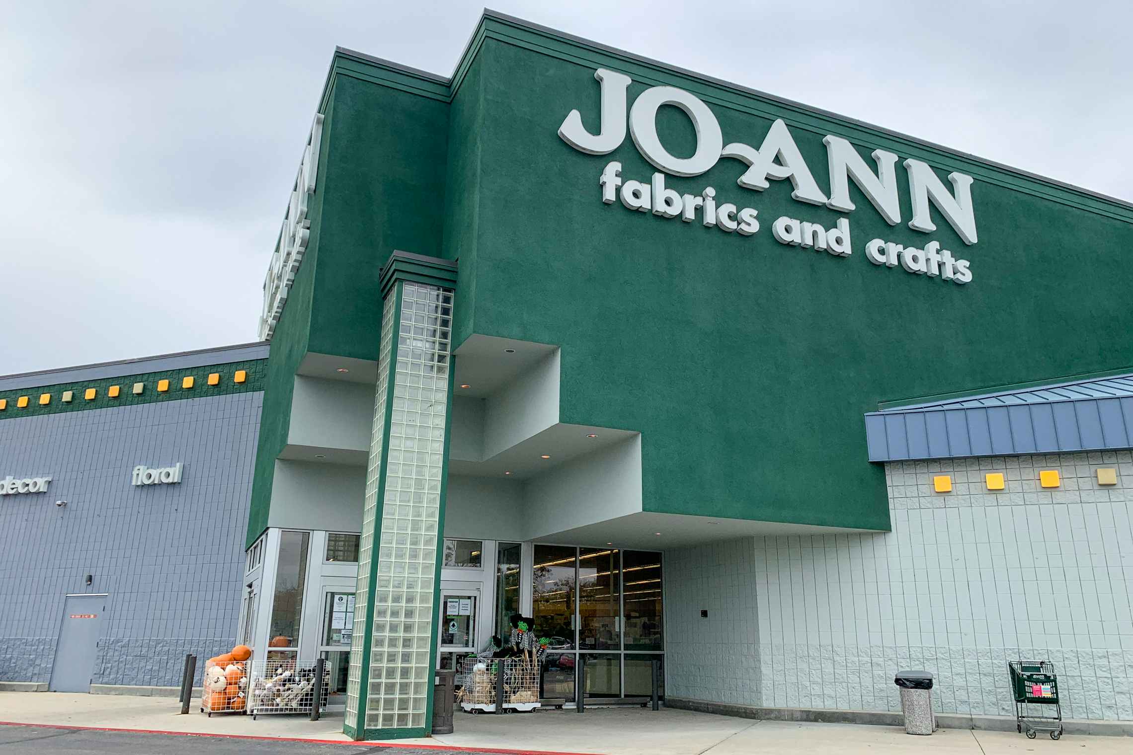 Joann fabric and crafts store, store front