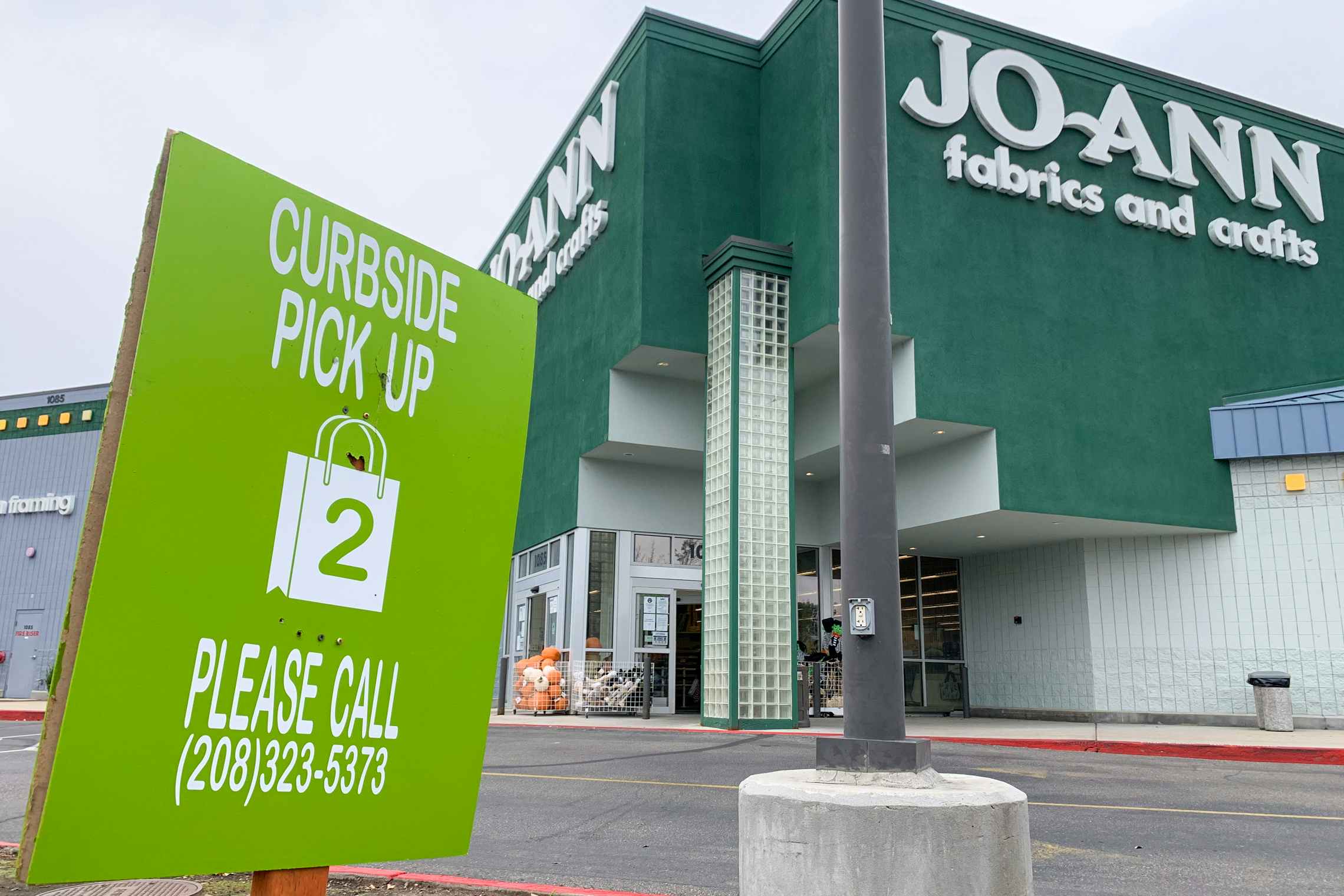 Joann fabrics and crafts store front with curbside pickup sign