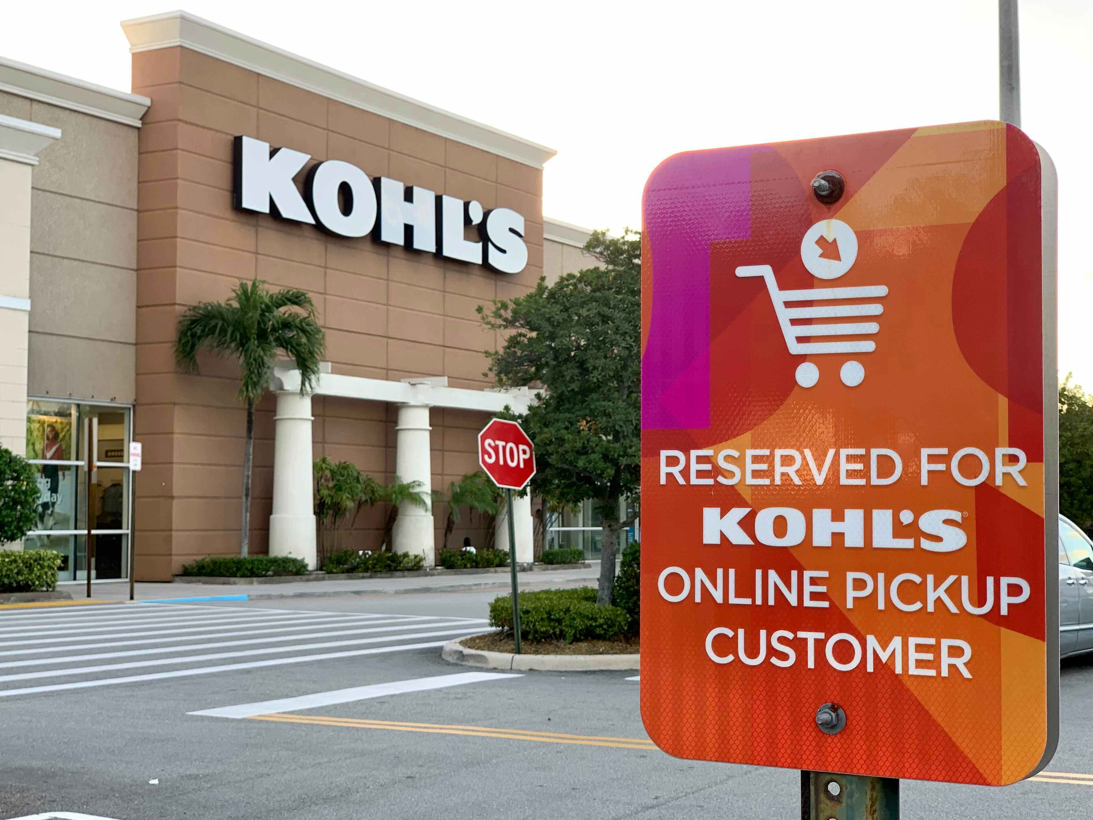 Kohls curbside sign for online pickup parking spot in front of kohls store front