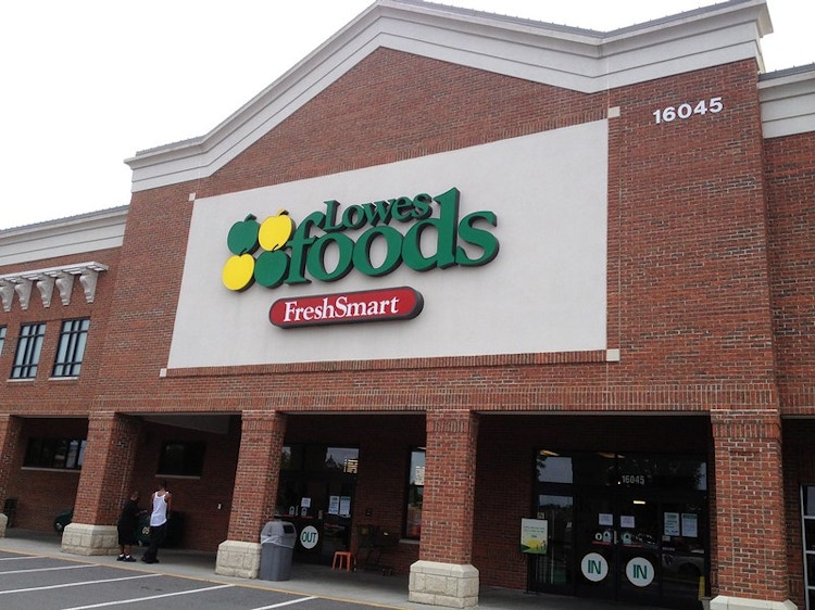 Lowes Food Grocery storefront