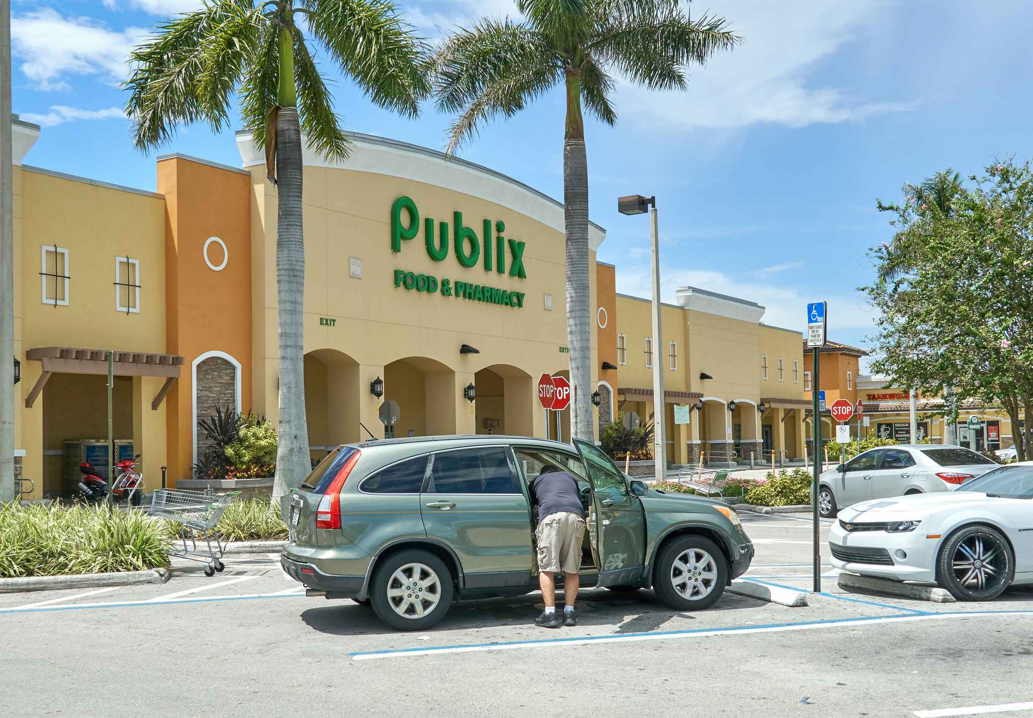 publix store parking lot