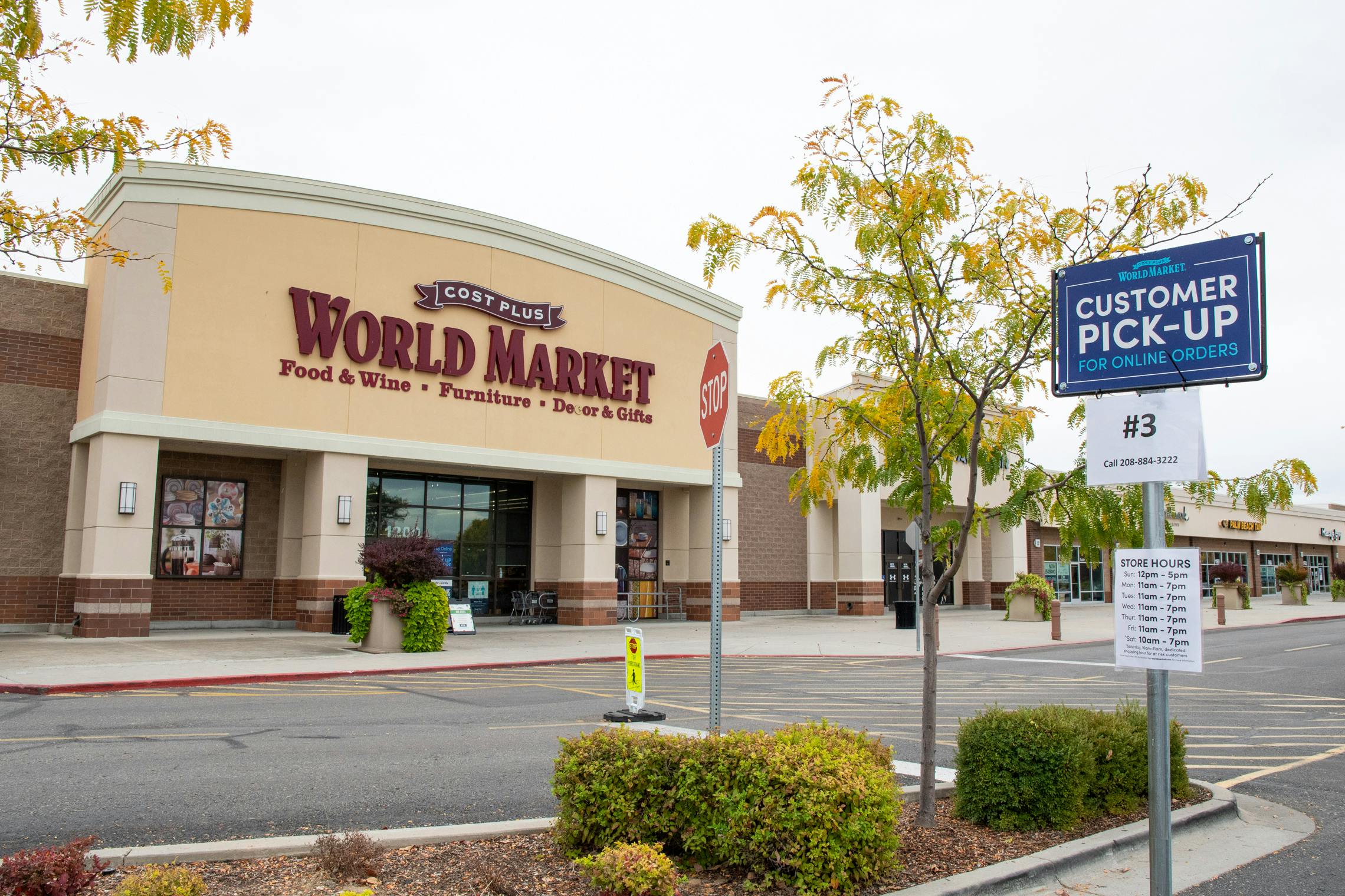 World Market Cost Plus Store Front Curbside Pickup 2020 10 1602782957 1602782957 ?auto=compress,format&fit=max