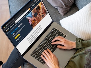 Someone looking at the Medicaid Amazon Prime discount information page on a laptop