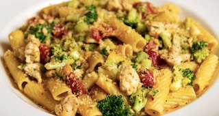 cheesecake factory chicken and broccoli pasta 1588525789 1588525789