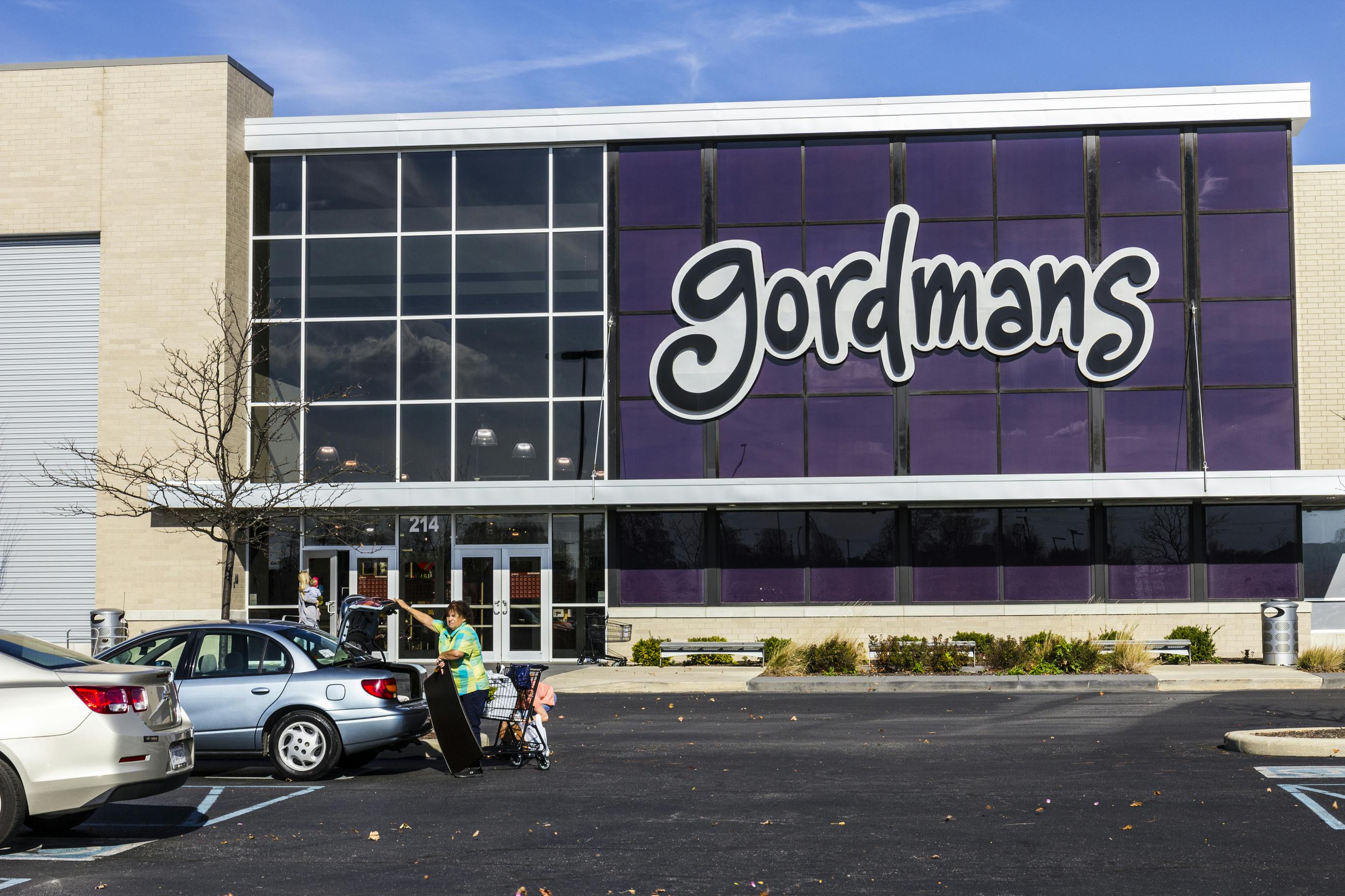 gordmans storefront and parking lot
