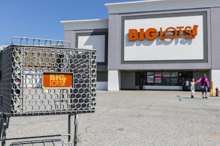 big lots outside dreamstime l 97458794 1591814817 1591814817