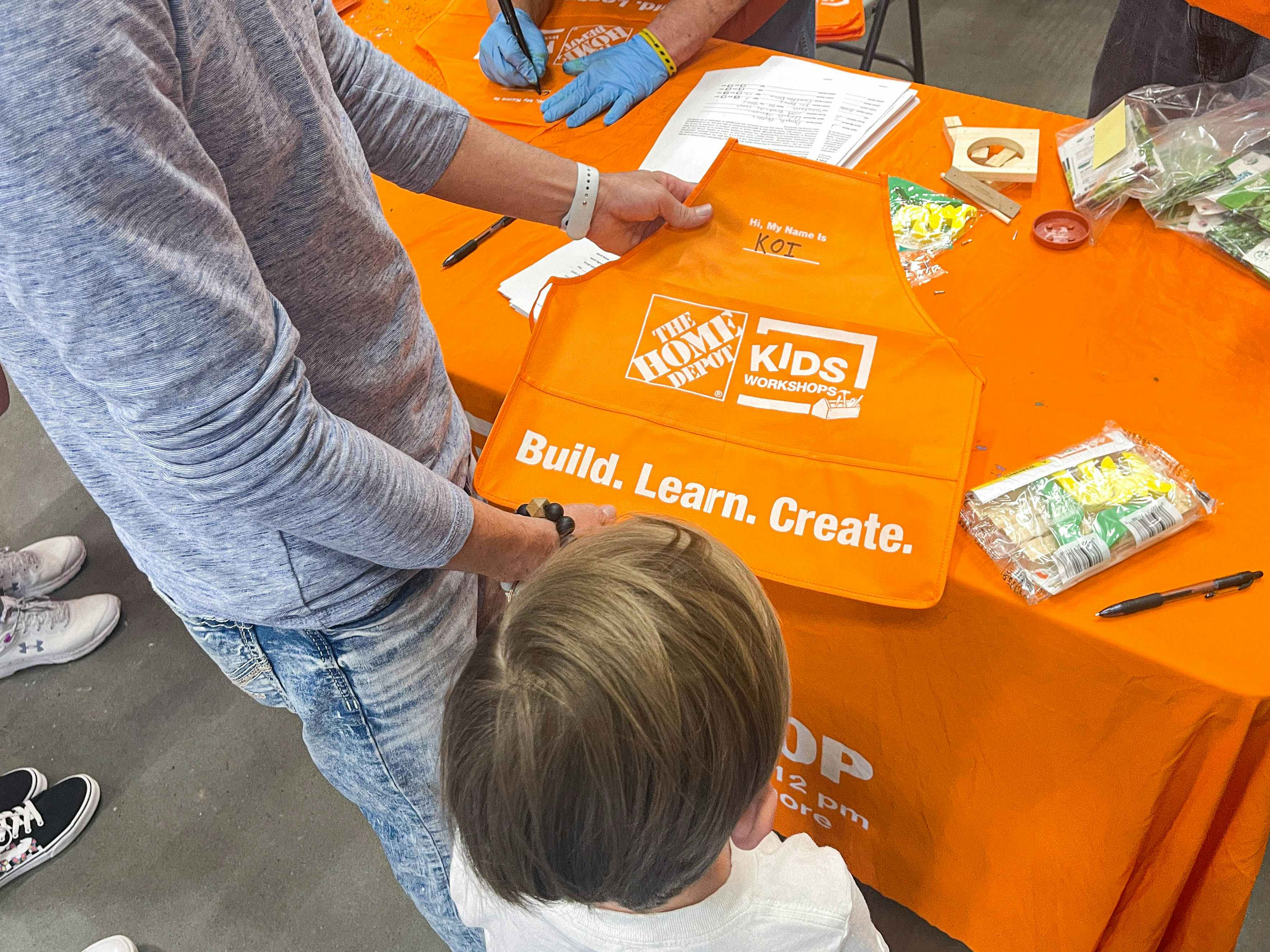 registering sign up table for home depot kids workshops