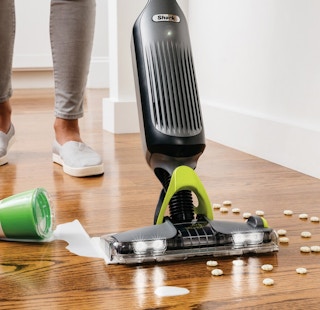 kohls-shark-vacmop-2020-stock-image