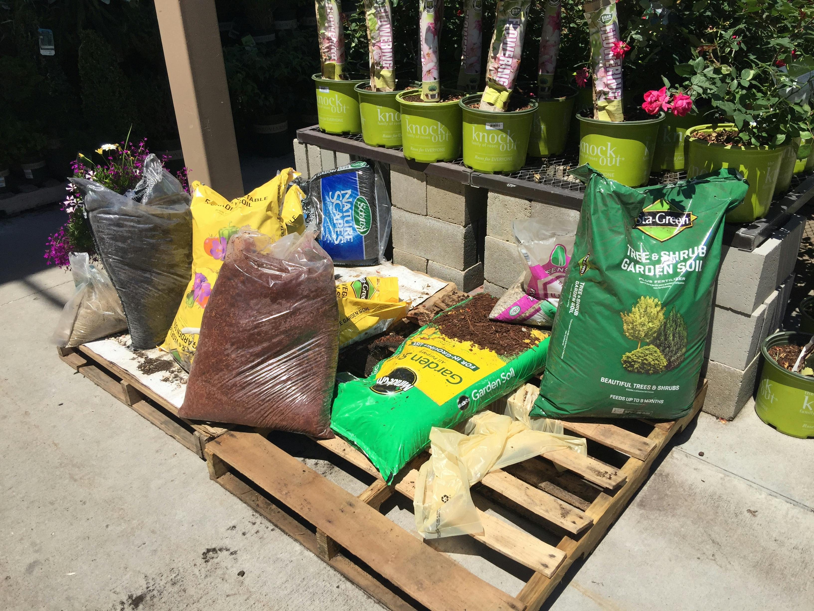 Mulch on Sale Near Me Cheapest Place to Buy, Best Prices, When to Buy