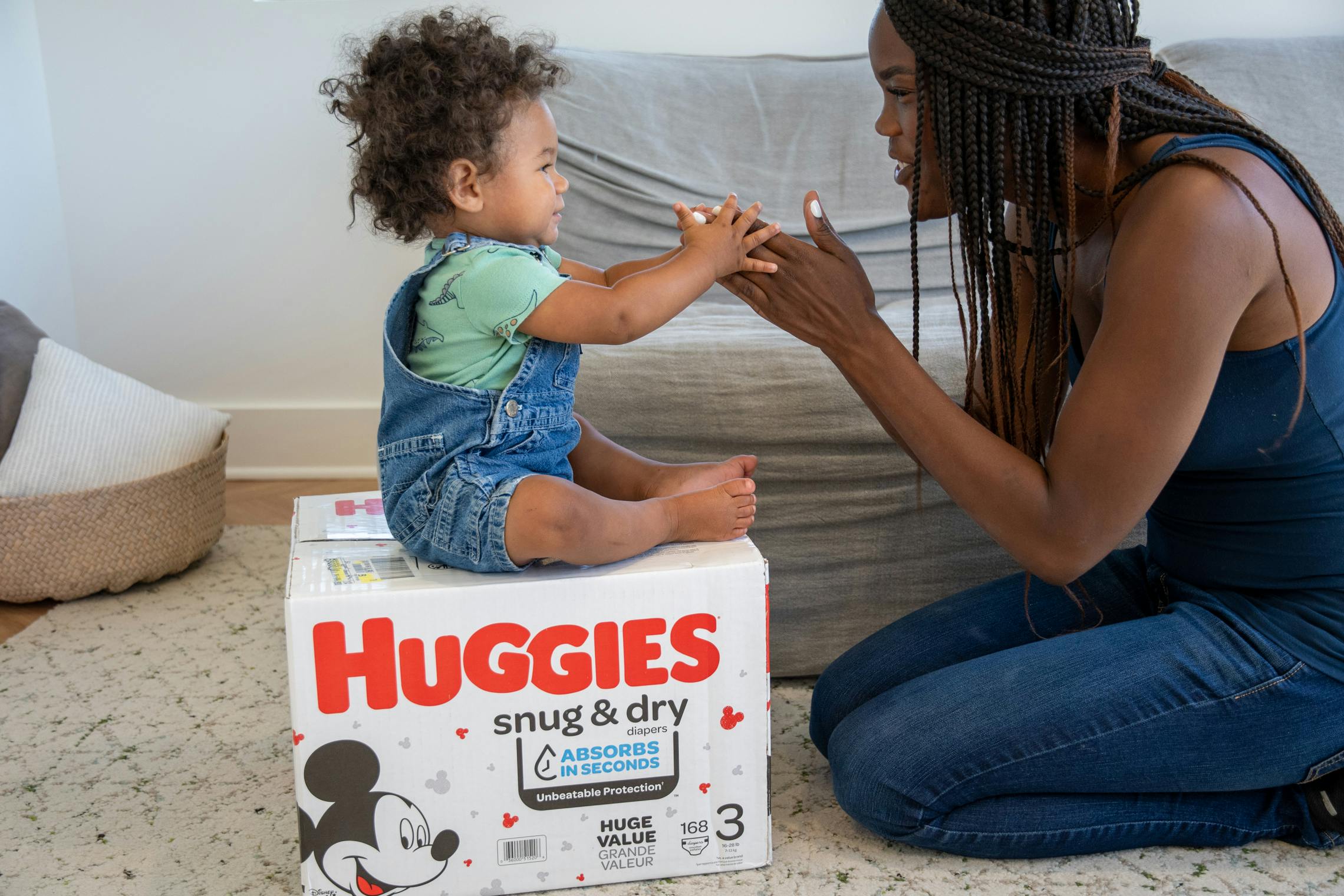 huggies-snug-and-dry-diapers-baby-03