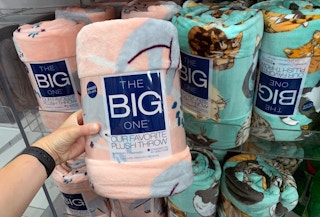 kohls the big one supersoft plush throw 01 2020 1597176464 1597176464
