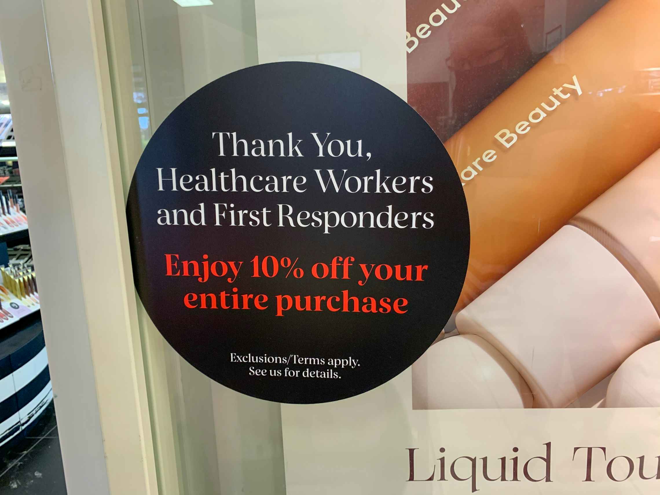 A sign outside Sephora that reads "thank you healthcare workers and first responders. Enjoy 10% off your entire purchase'