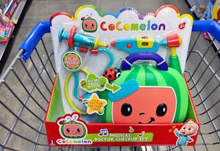 walmart-cocomelon-doctor-checkup-set-100220b