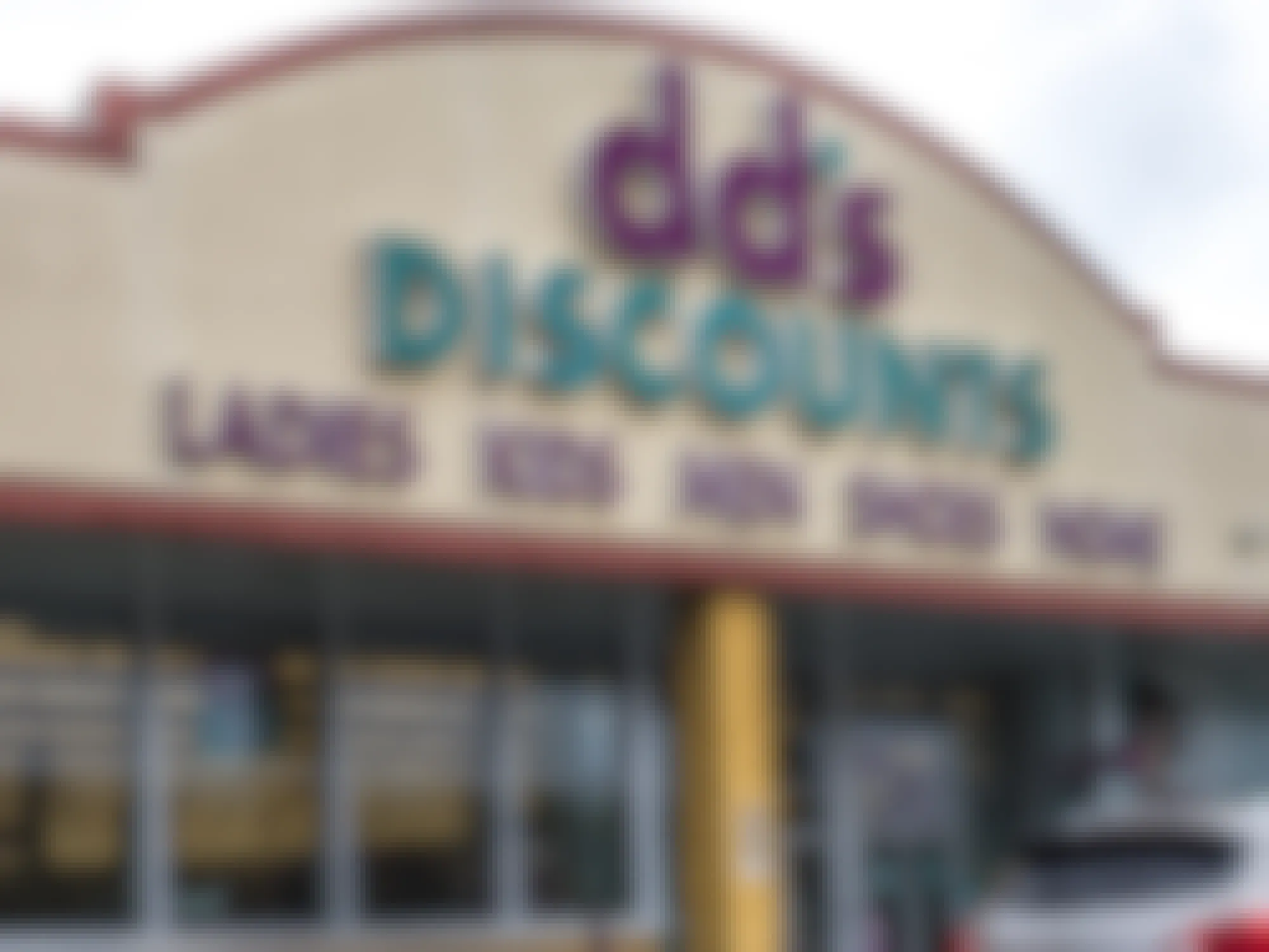exterior of dd's discounts store