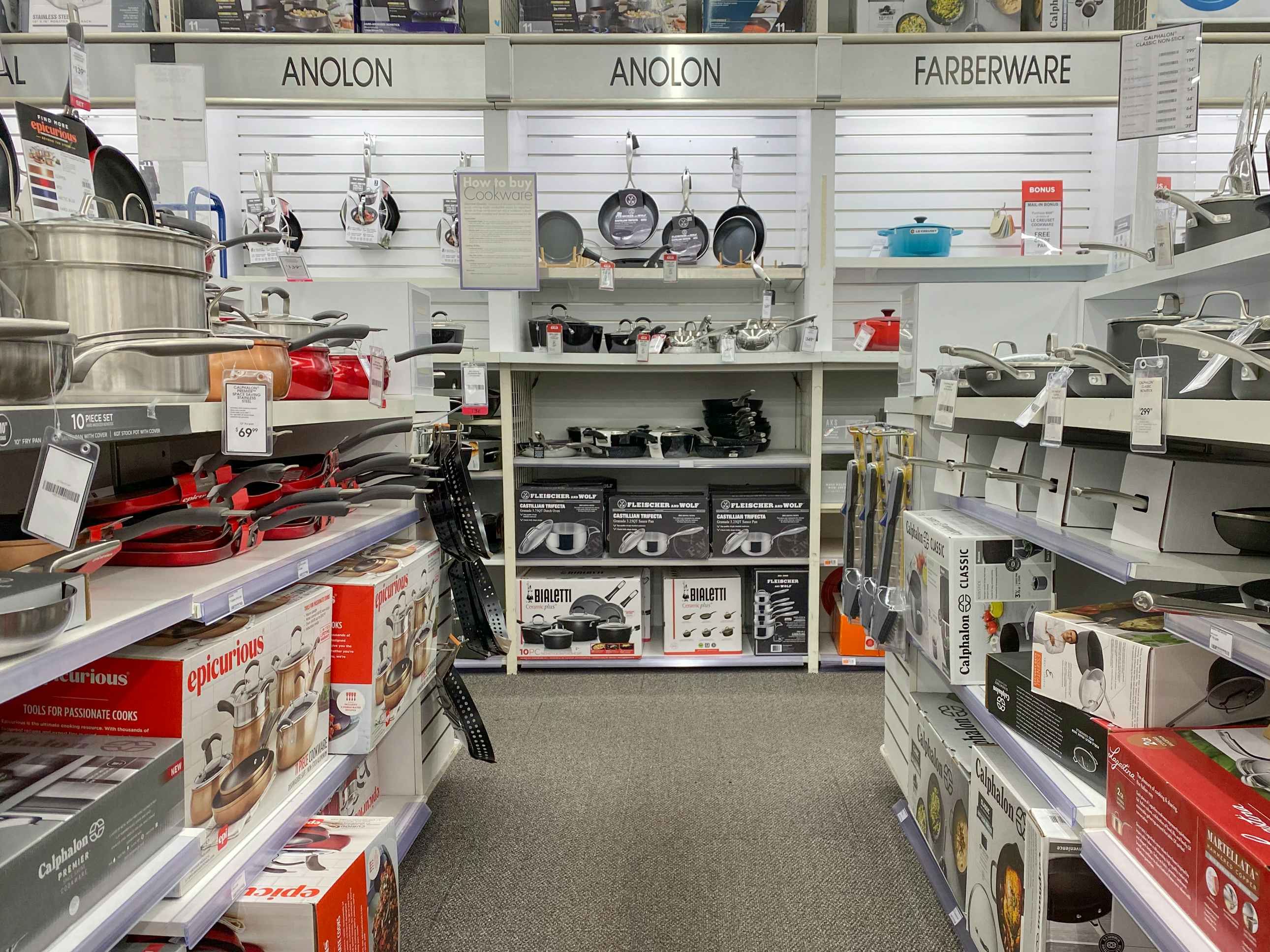 Shopping aisle in Bed Bath & Beyond