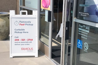 Sign in front of Famous Footwear that says "curbside pick up here"
