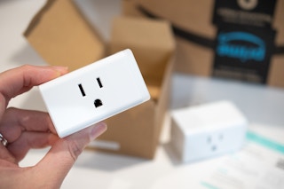 Kasa smart plug with amazon box an amazon box