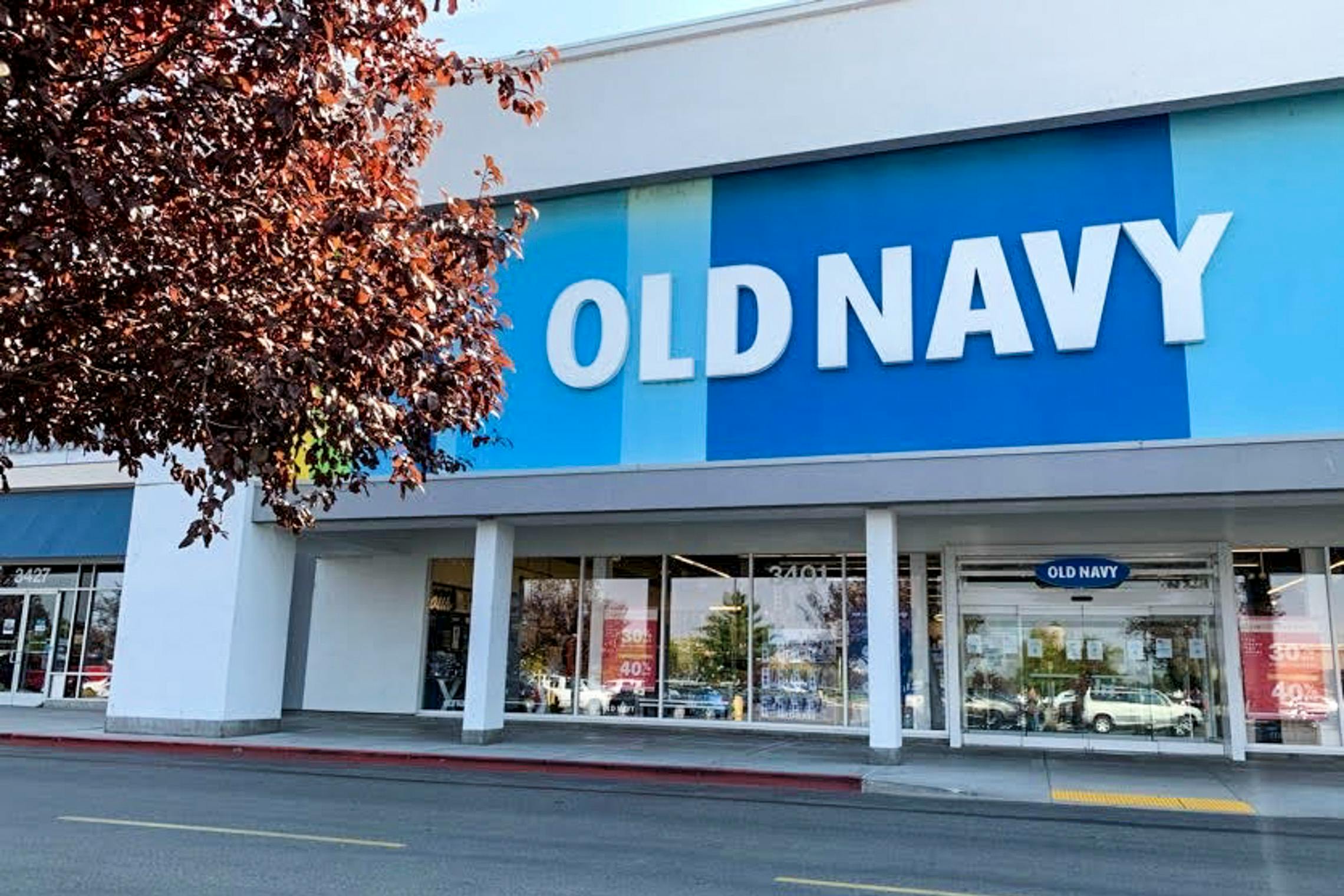 Front of the Old Navy store, street view