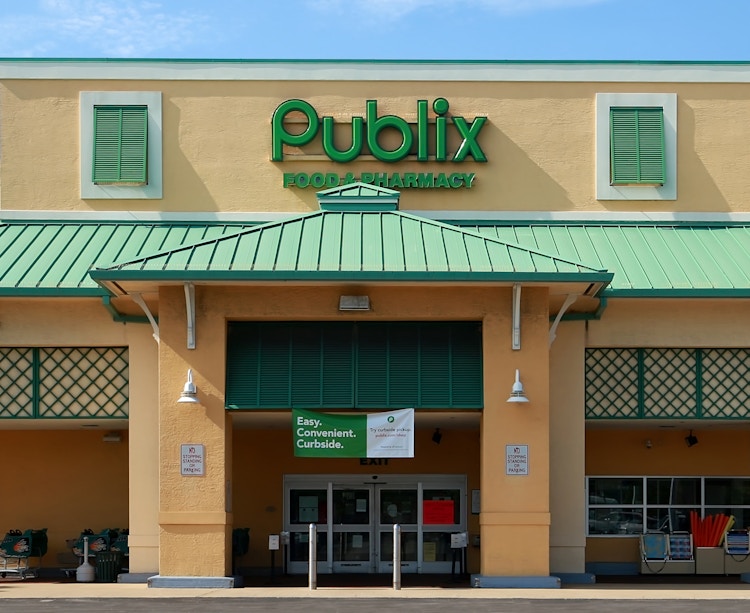 The front of a Publix grocery store.