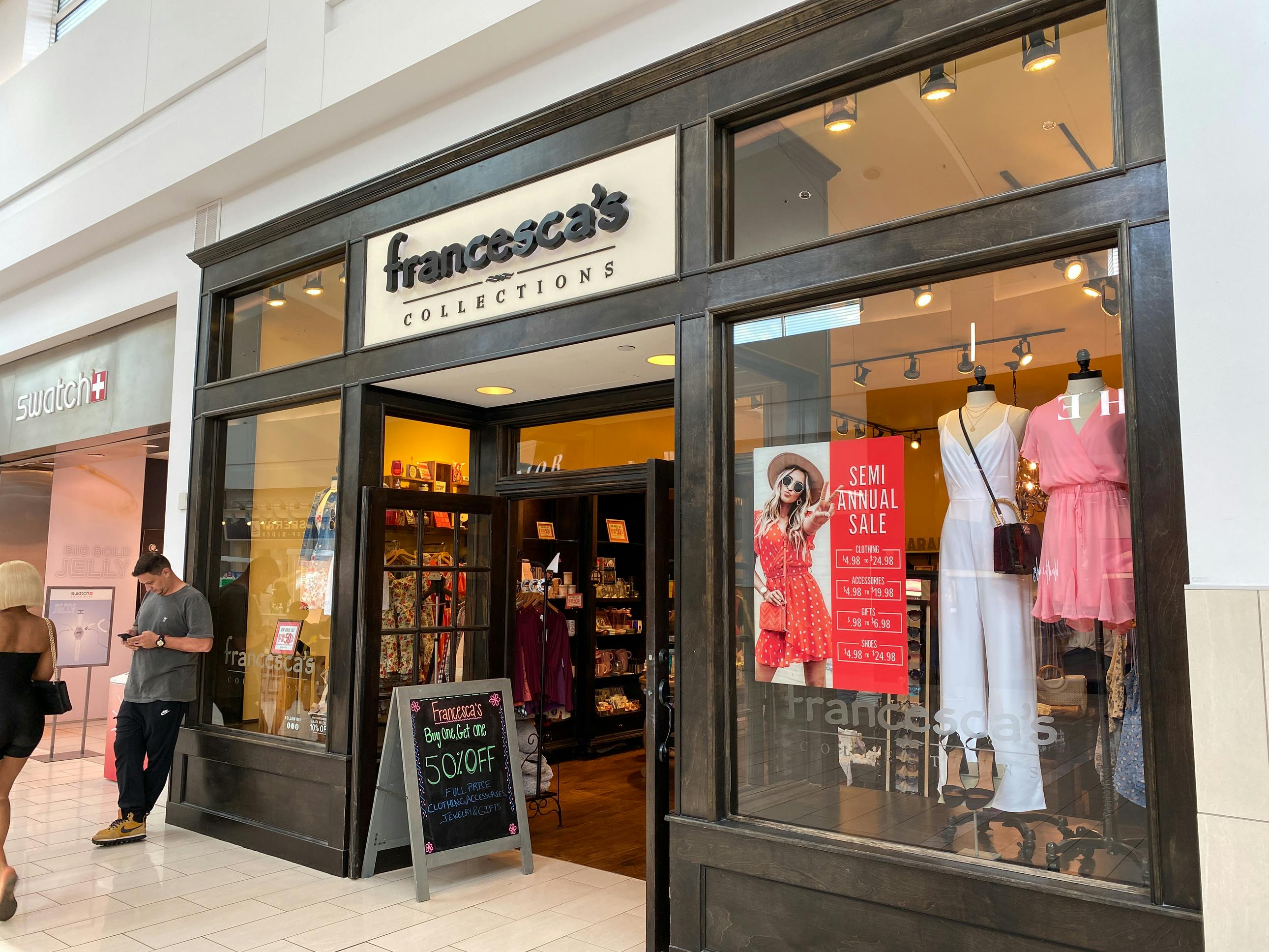gracht hand kleding stof Francesca's is Liquidating & Closing These 237 Stores By Jan. 31 - The  Krazy Coupon Lady