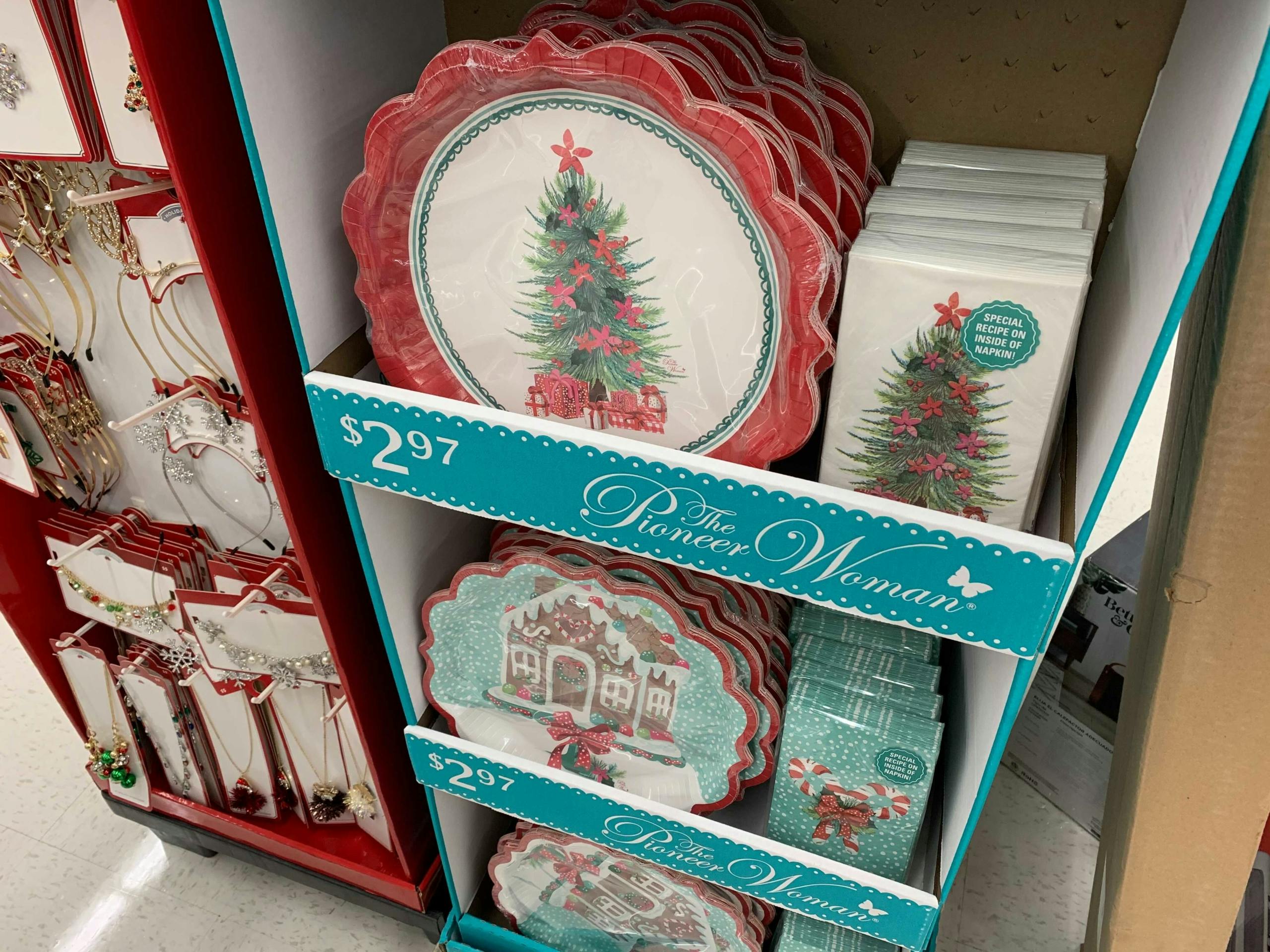The Pioneer Woman Christmas Party Plates 2 98 At Walmart The Krazy Coupon Lady