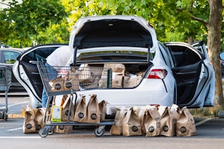 whole foods delivery grocery dreamstime november 2020 1605368830 1605368830