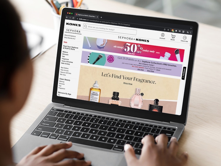 A person looking at the Sephora page on the Kohl's website.