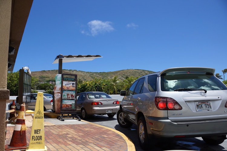 A line of vehicles in the Taco Bell drive-thru.