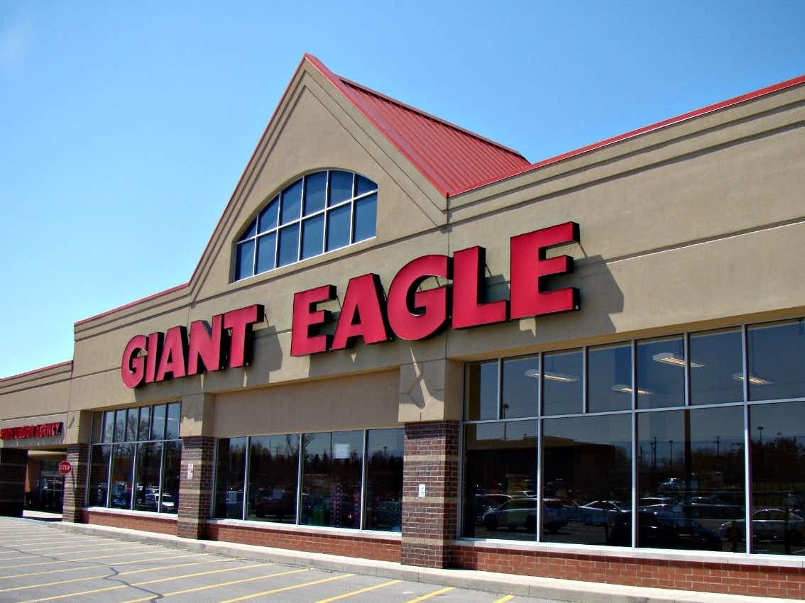 A Giant Eagle grocery store, store front.