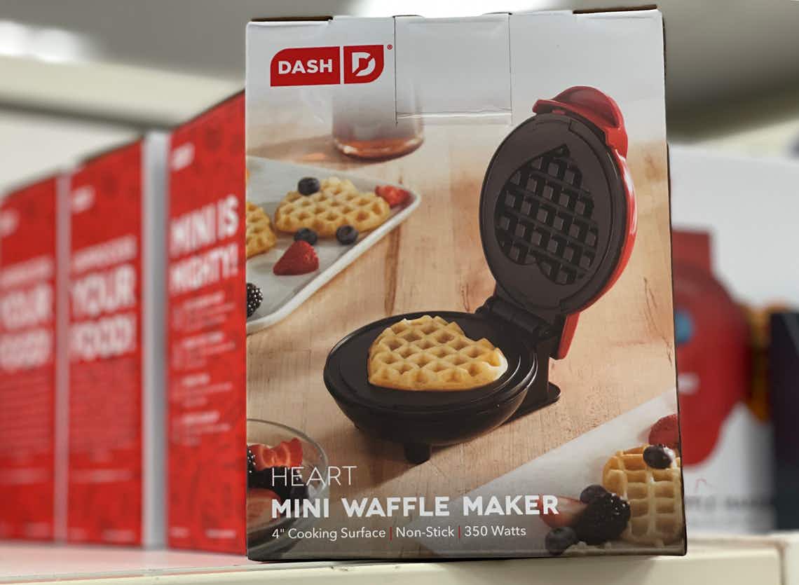 kohls-dash-heart-waffle-maker-020521w