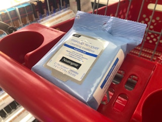 A pack of Neutrogena makeup removers in a store cart.