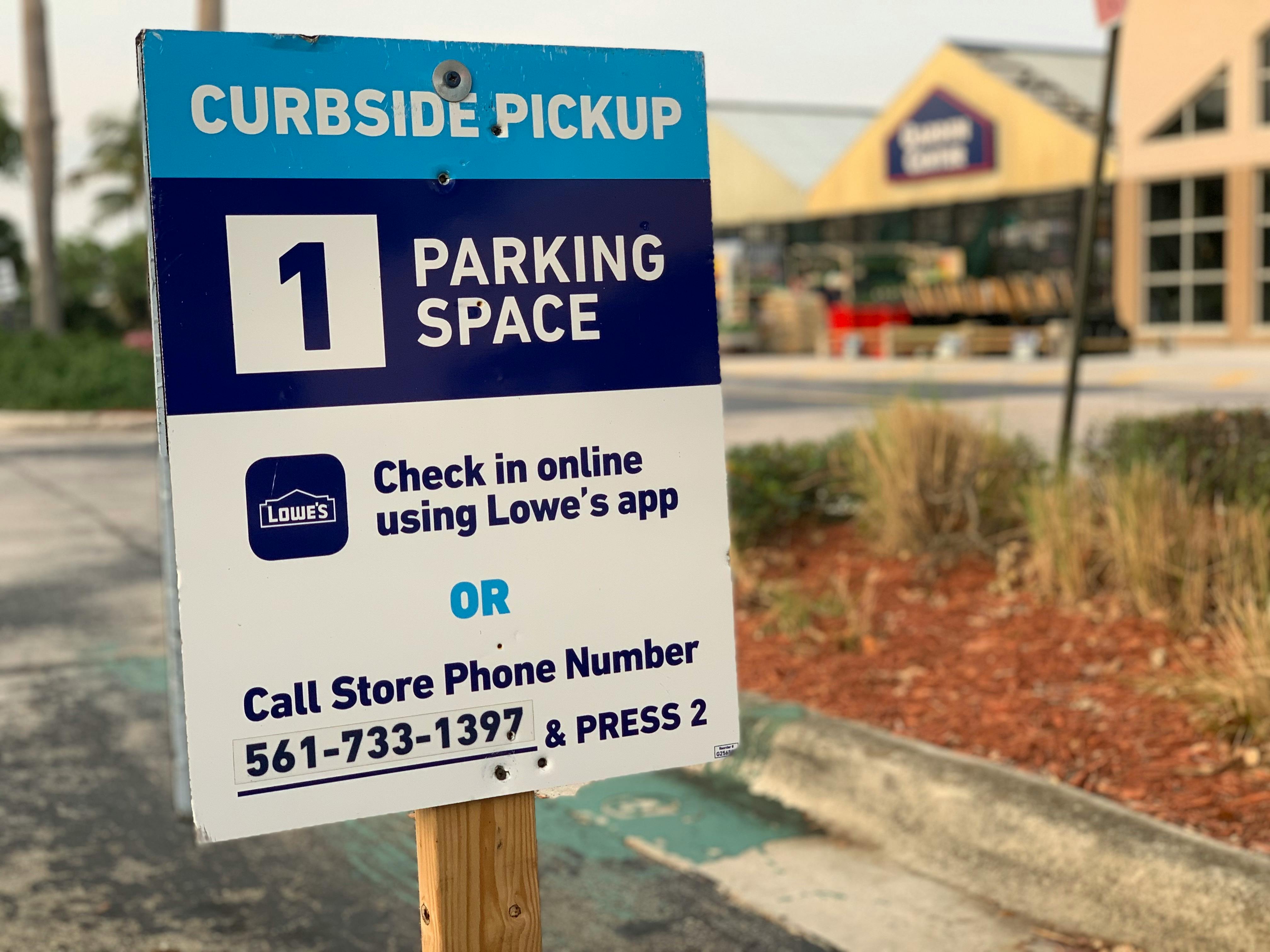 curbside pickup parkinglot sign