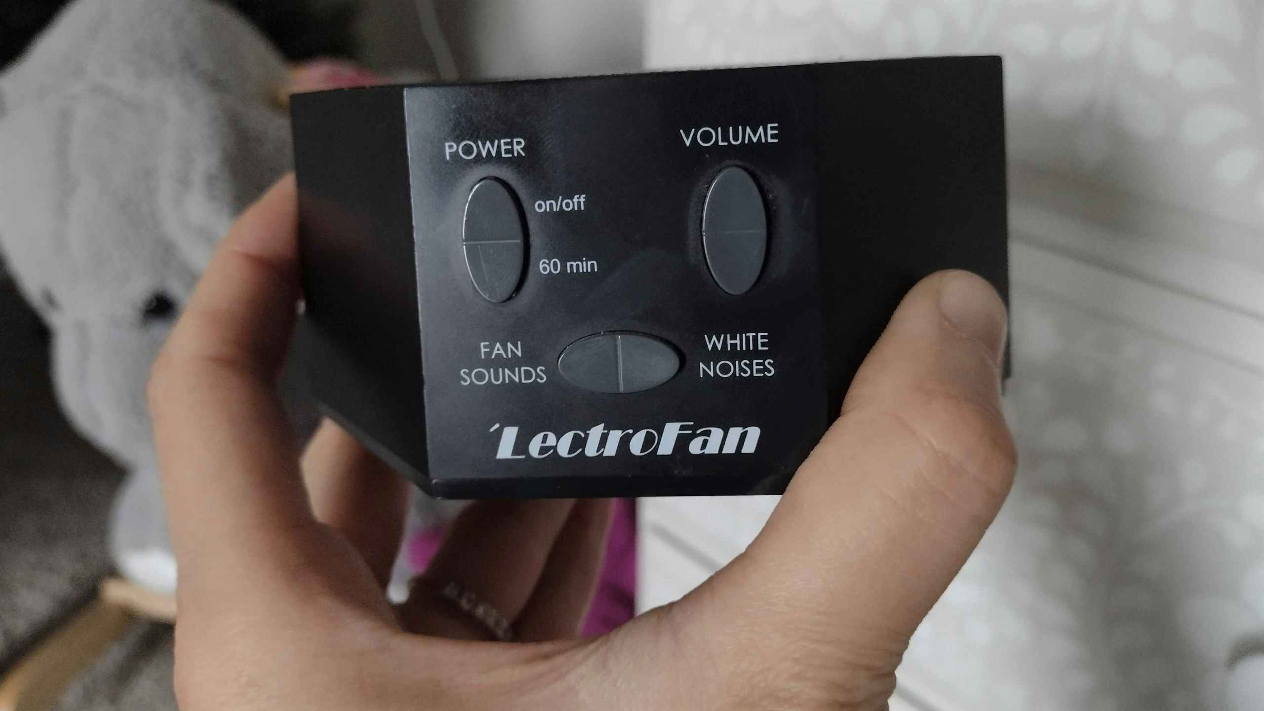 amazon-lectrofan-white-noise-machine-01