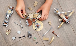 amazon-lego-star-wars-the-mandalorian-toy-building-kit