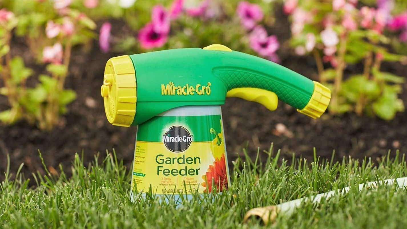 amazon-miracle-gro-garden-feeder-01