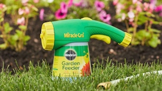 amazon-miracle-gro-garden-feeder-01