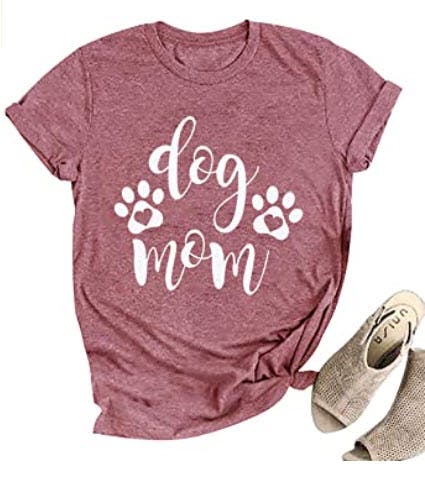 A T-shirt that reads "Dog Mom".