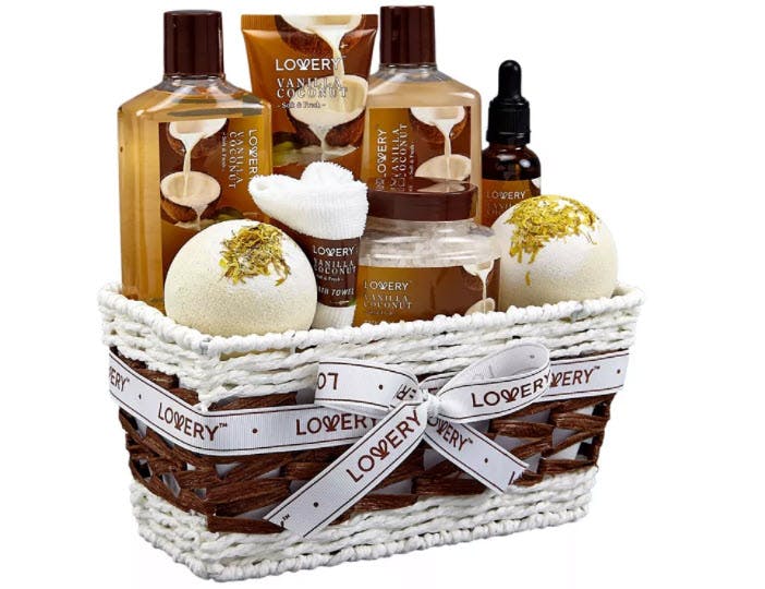 A gift basket with bath and beauty products.