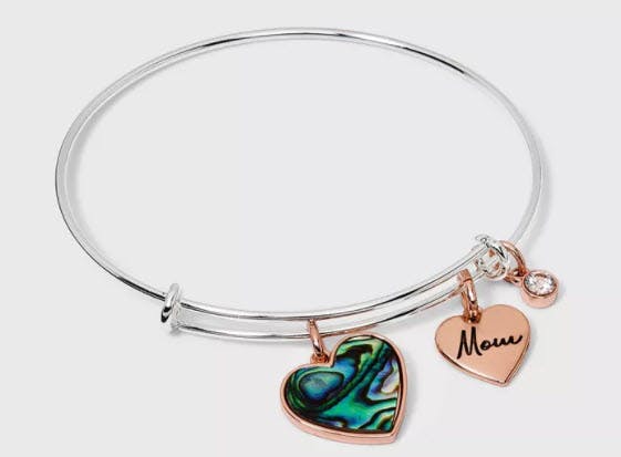 A bracelet with a charm that says "Mom".