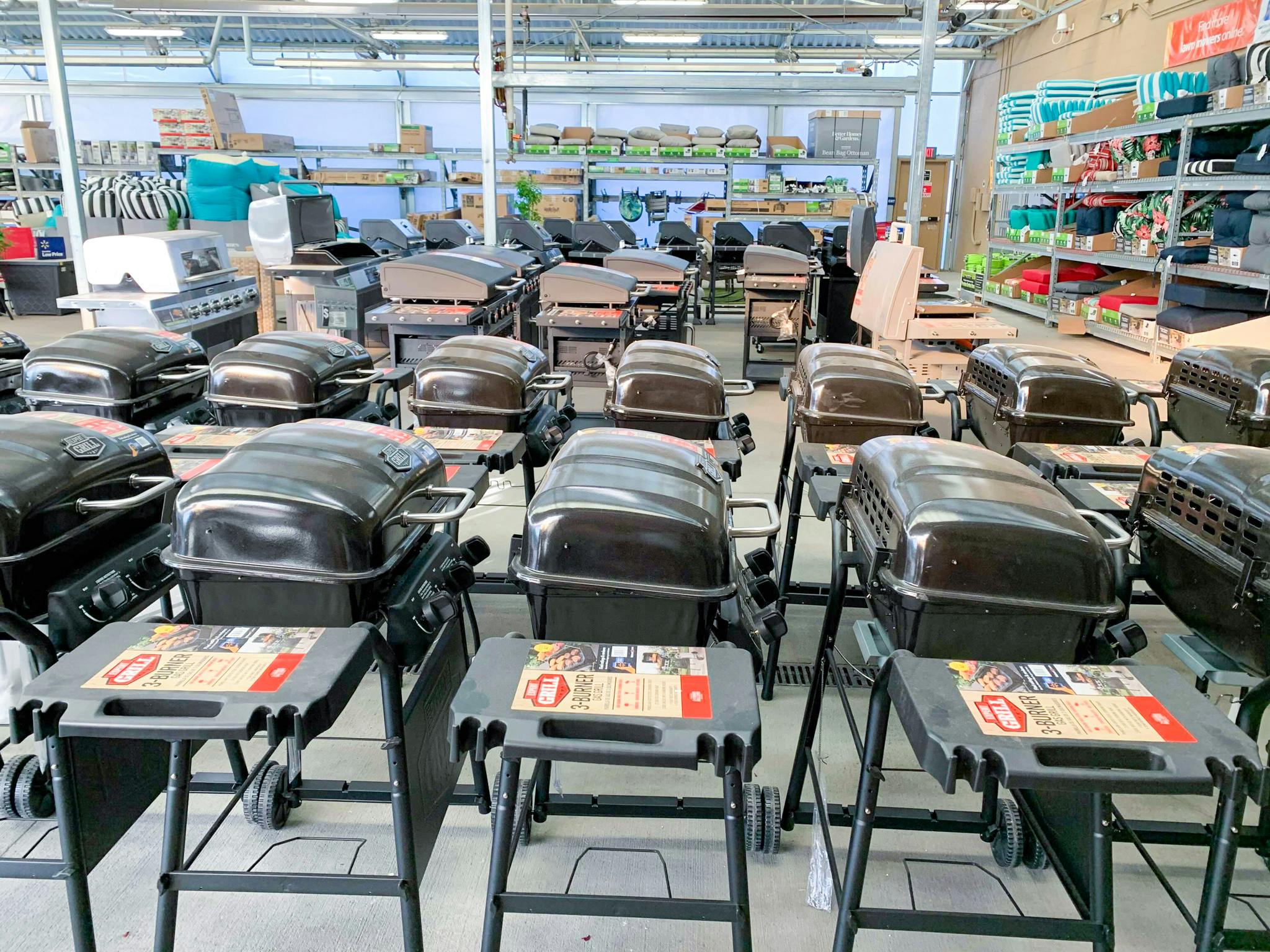 black grills lined up in store at Walmart in the Outdoor section