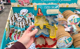 walmart-the-pioneer-woman-cookie-cutters-2021