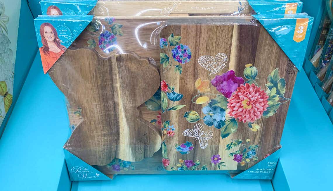 walmart-the-pioneer-woman-wooden-cutting-boards-2021
