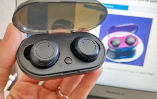 boom-buds-earphones-free-061721-y