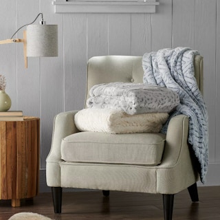 kohls Cuddl Duds Faux Fur Throw stock image 2021